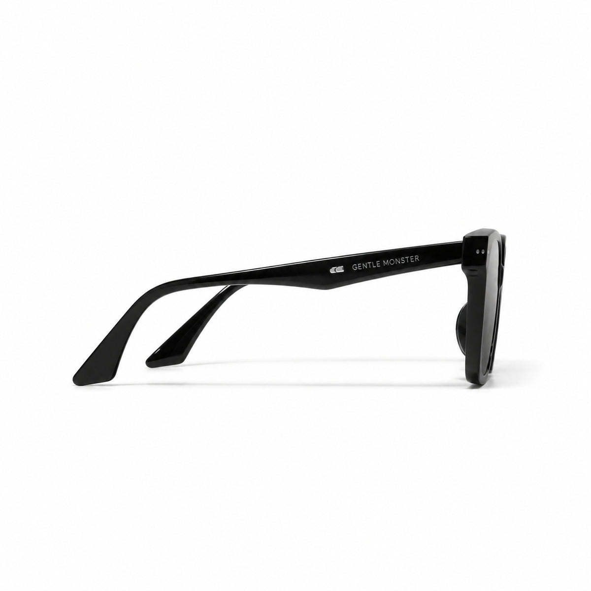 Gentle Monster Lo Cell 01 Sunglasses — AI-assisted product illustration 05