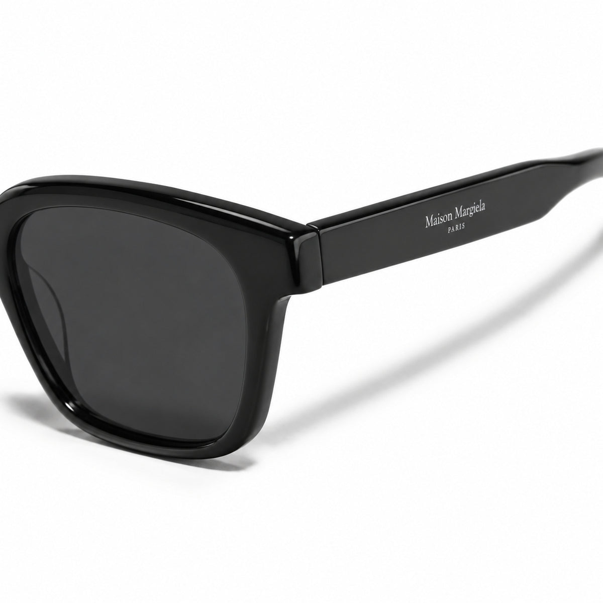Gentle Monster x Maison Margiela MM006 01 Sunglasses — AI-assisted product illustration 08