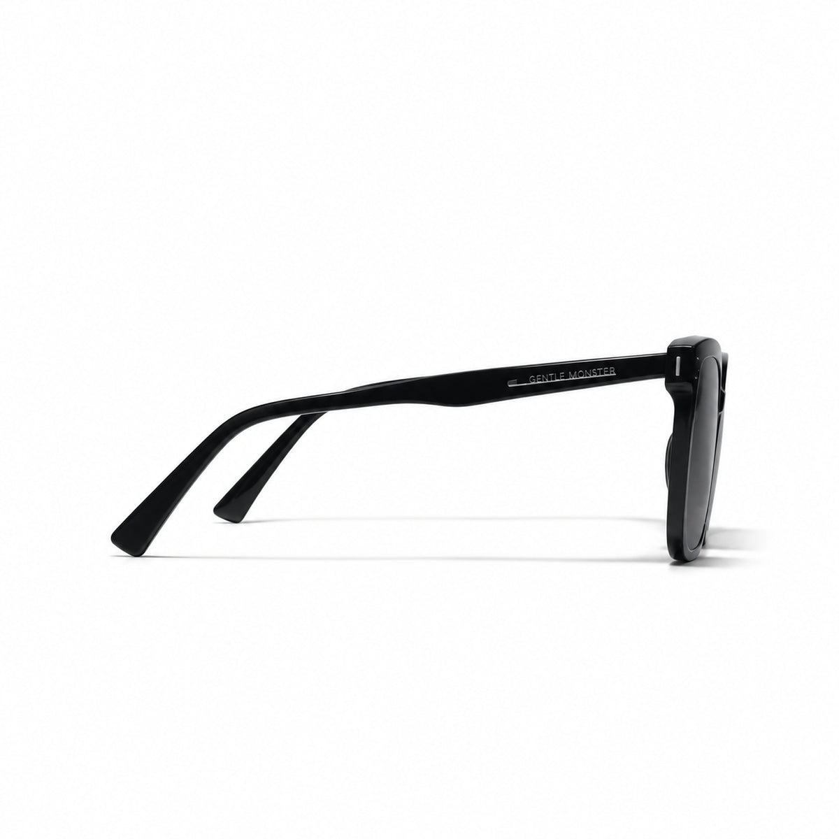 Gentle Monster Frida 01 Sunglasses — AI-assisted product illustration 05