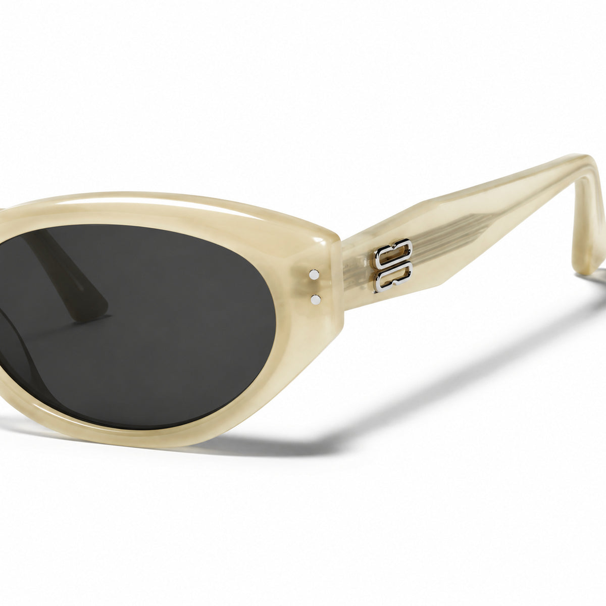 Gentle Monster Rococo IC1 Sunglasses — AI-assisted product illustration 08