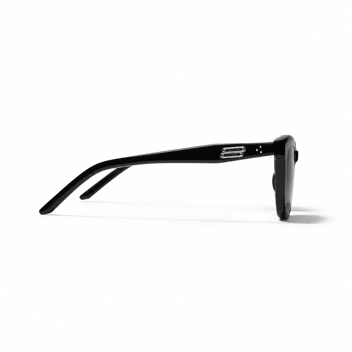 Gentle Monster Tote 01 Sunglasses — AI-assisted product illustration 05