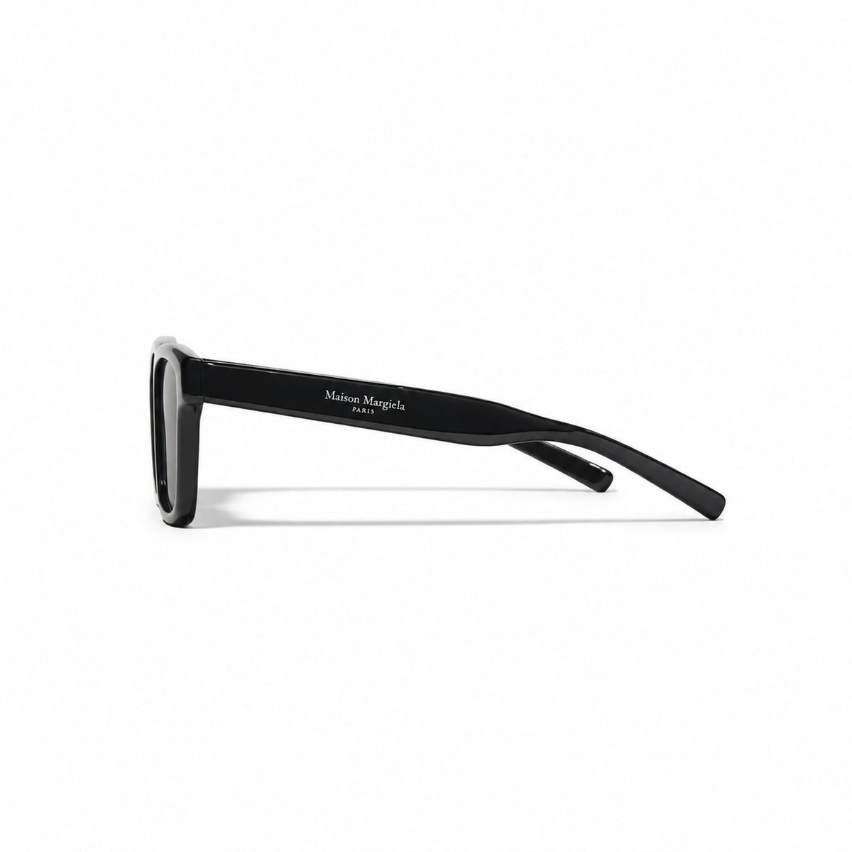 Gentle Monster x Maison Margiela MM006 01 Sunglasses — AI-assisted product illustration 04
